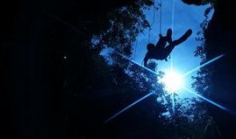 坠落星光倒灌时,宇宙奇观背后的神秘力量