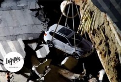 坠落星光倒灌时,宇宙奇观背后的神秘力量